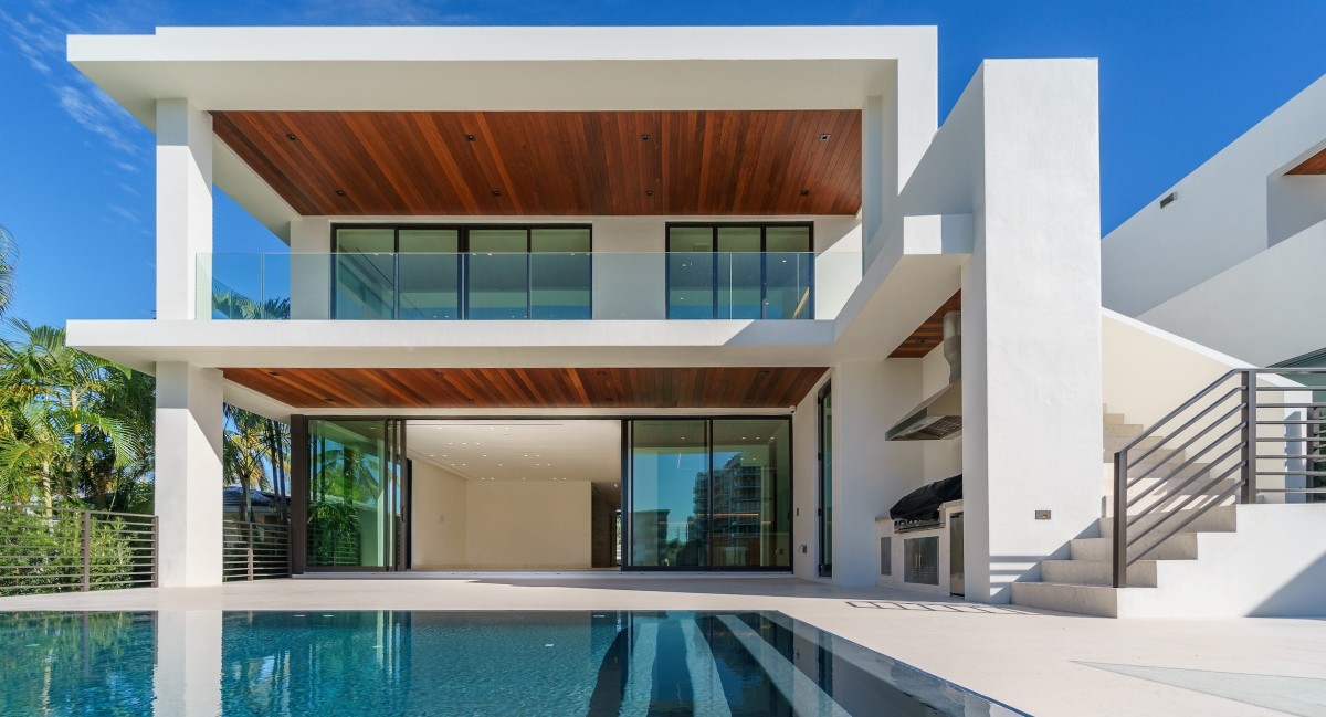 Where do the rich live in Portugal?