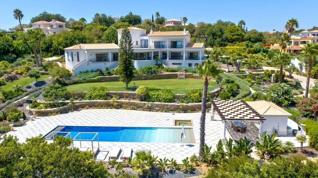 Luxury villa for sale in the Algarve