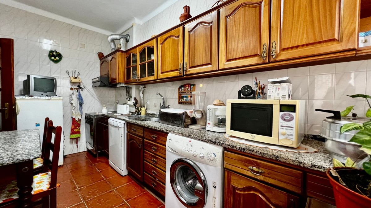 Apartamento parcialmente renovado