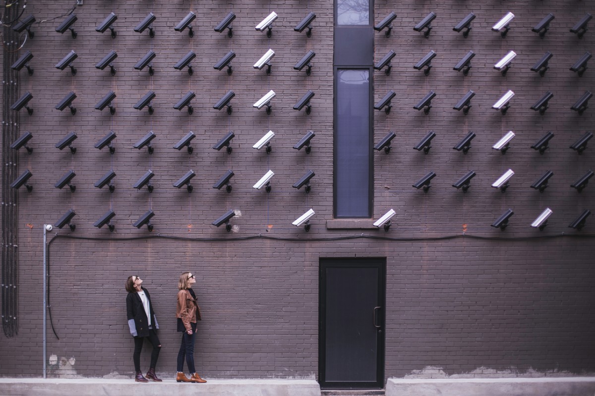 O que diz a lei sobre a colocar câmeras de vigilância nos