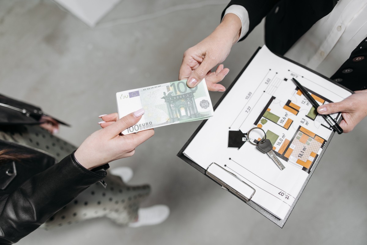 Contratações de pessoas em empresas do setor imobiliário