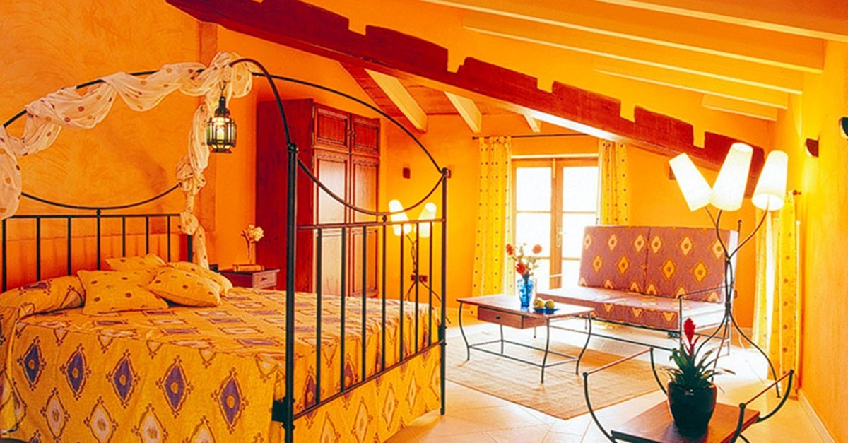 Hotel em Maiorca, com uma fachada de Gaudí, está à venda por 3,4 milhões
