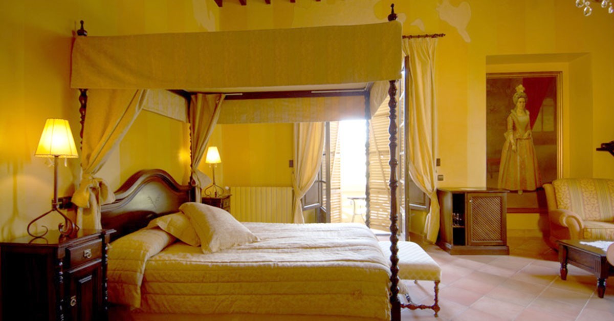 Hotel em Maiorca, com uma fachada de Gaudí, está à venda por 3,4 milhões