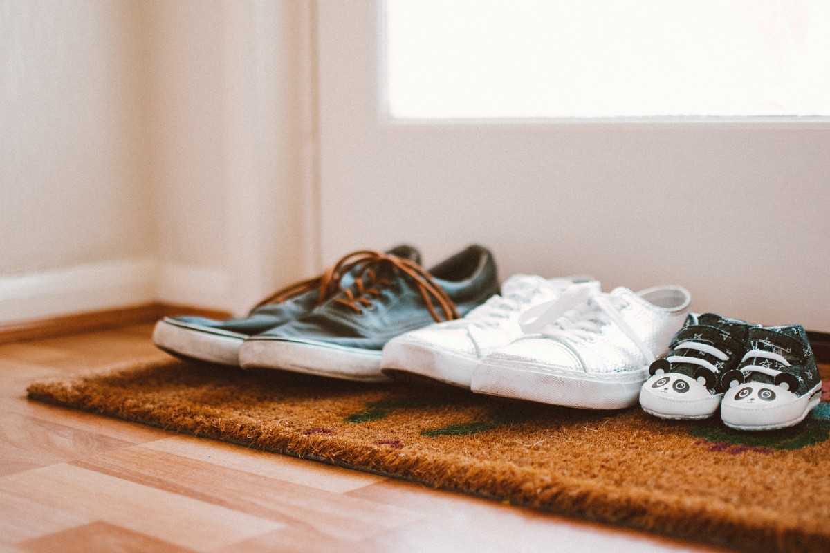 Andar de sapatos em casa: sim ou não?