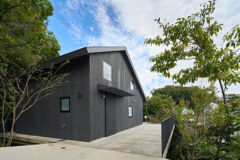 House in Yagoto: esta casa parece flutuar subtilmente no ar, no Japão