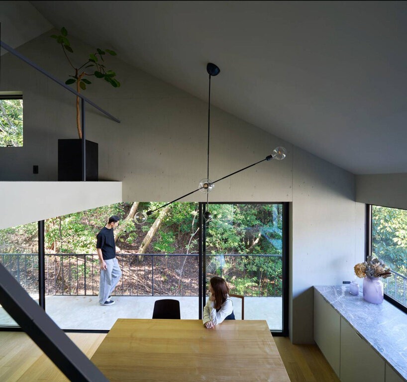 House in Yagoto: esta casa parece flutuar subtilmente no ar, no Japão
