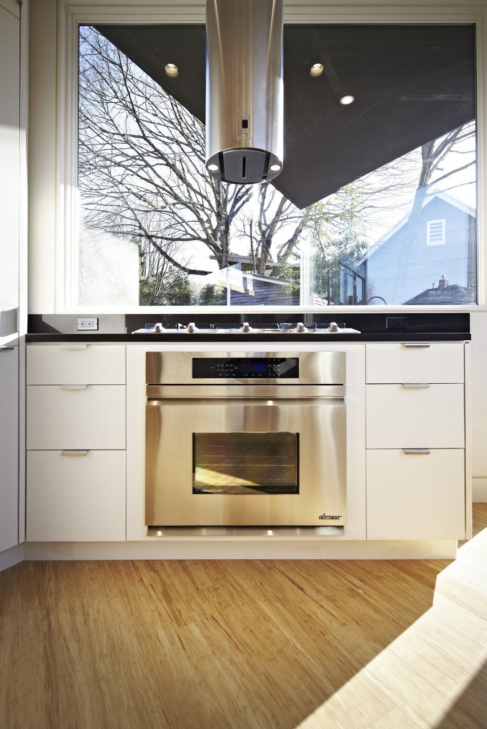 Esta incrível casa pré-fabricada de design foi instalada num único dia