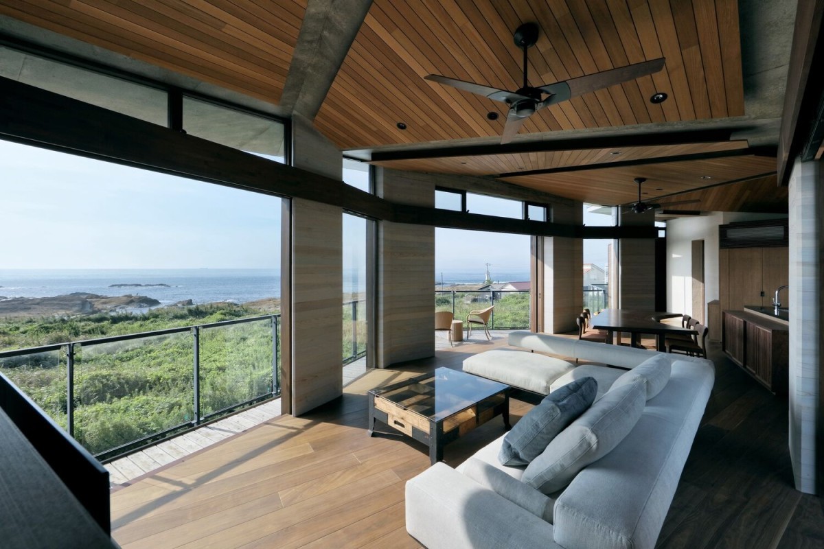 Uma casa de luxo com vista para o mar e uma curiosa forma irregular no Japão
