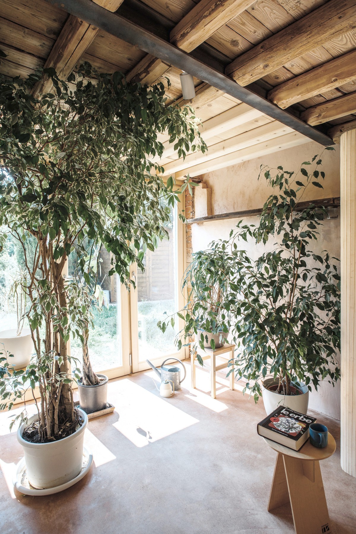 Casa reabilitada com técnicas e materiais artesanais em Veneza