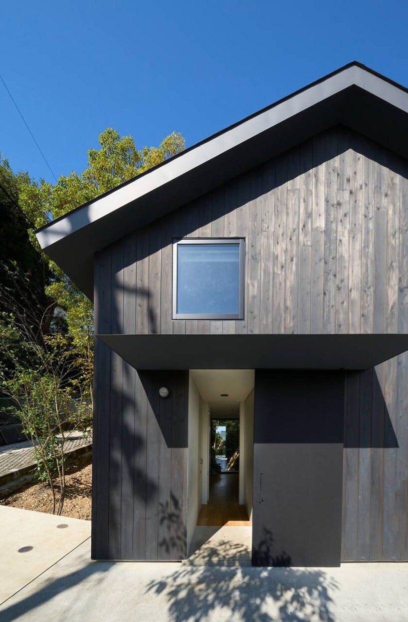 House in Yagoto: esta casa parece flutuar subtilmente no ar, no Japão