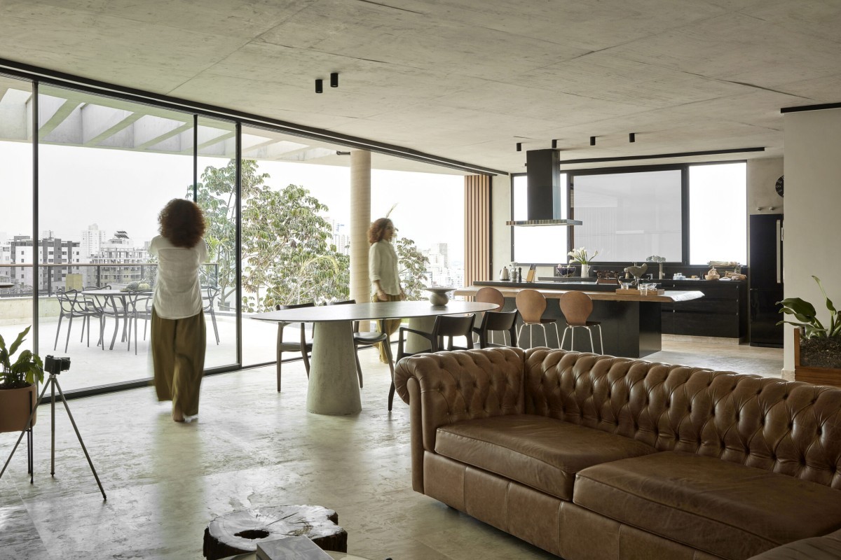 Uma espetacular casa de concreto com vista para a selva no Brasil