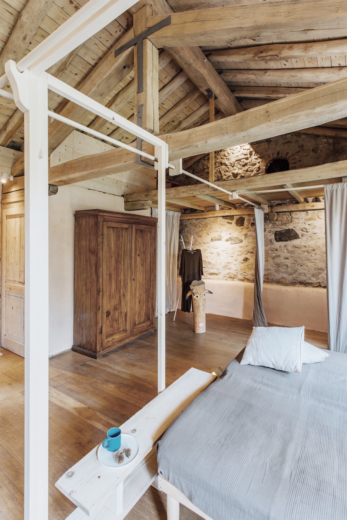 Casa reabilitada com técnicas e materiais artesanais em Veneza