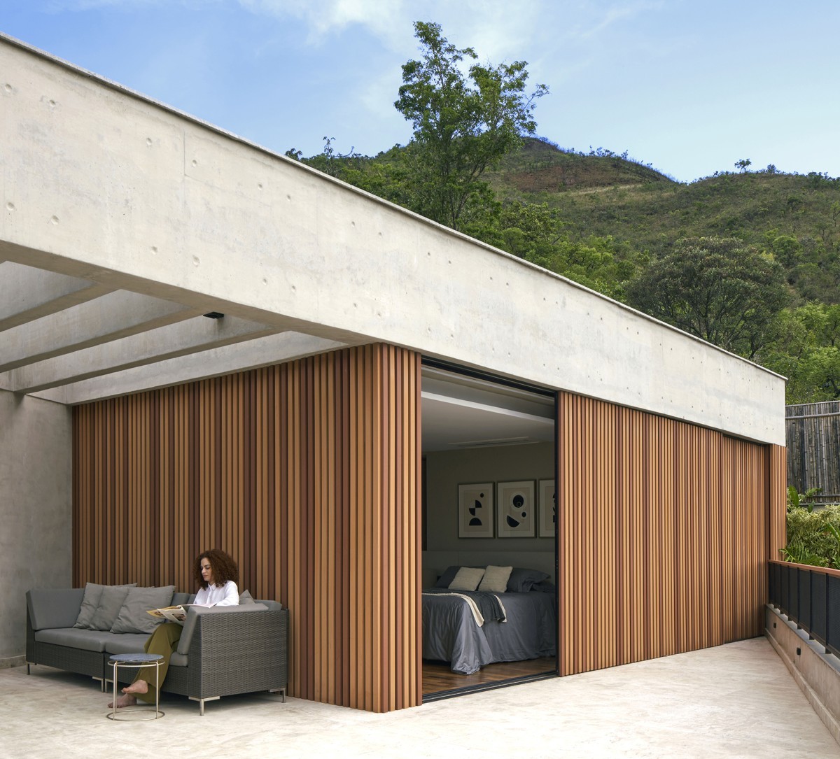Uma espetacular casa de concreto com vista para a selva no Brasil