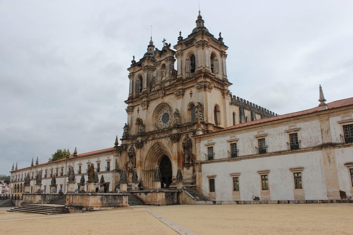 Mosteiro de Alcobaça O sexto monumento mais visitado foi o Mosteiro de Alcobaça