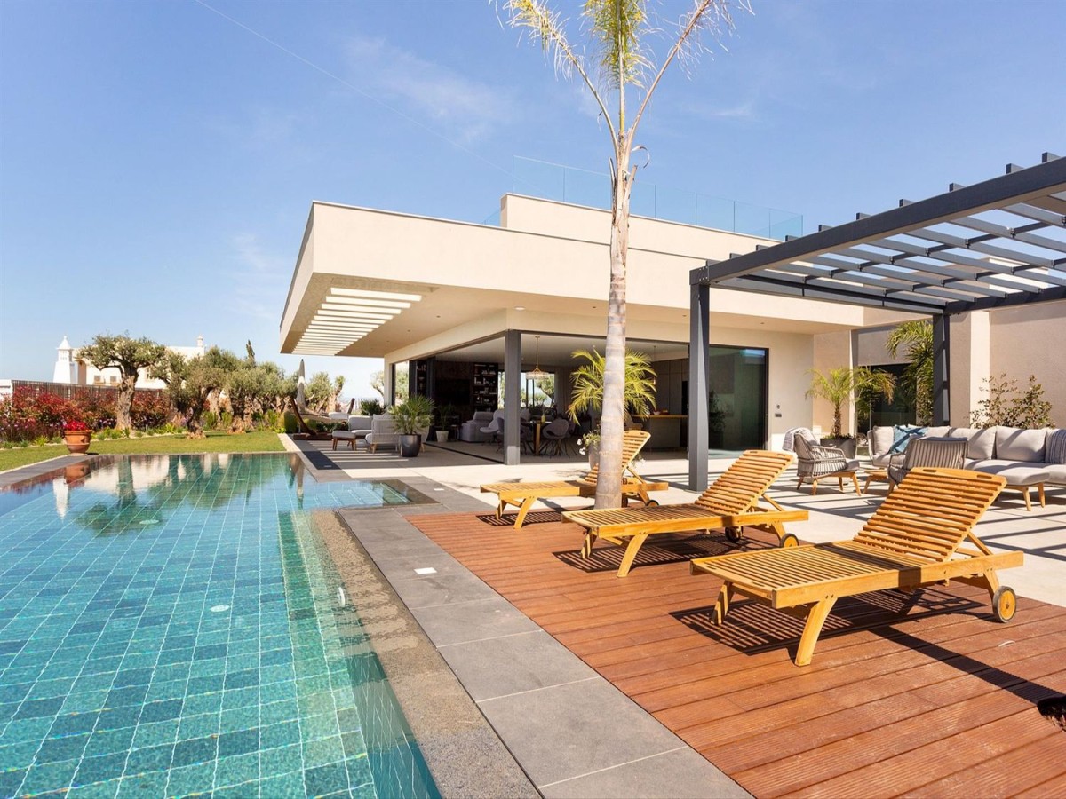 Spectacular luxury villa for sale in Ferragudo, the Algarve