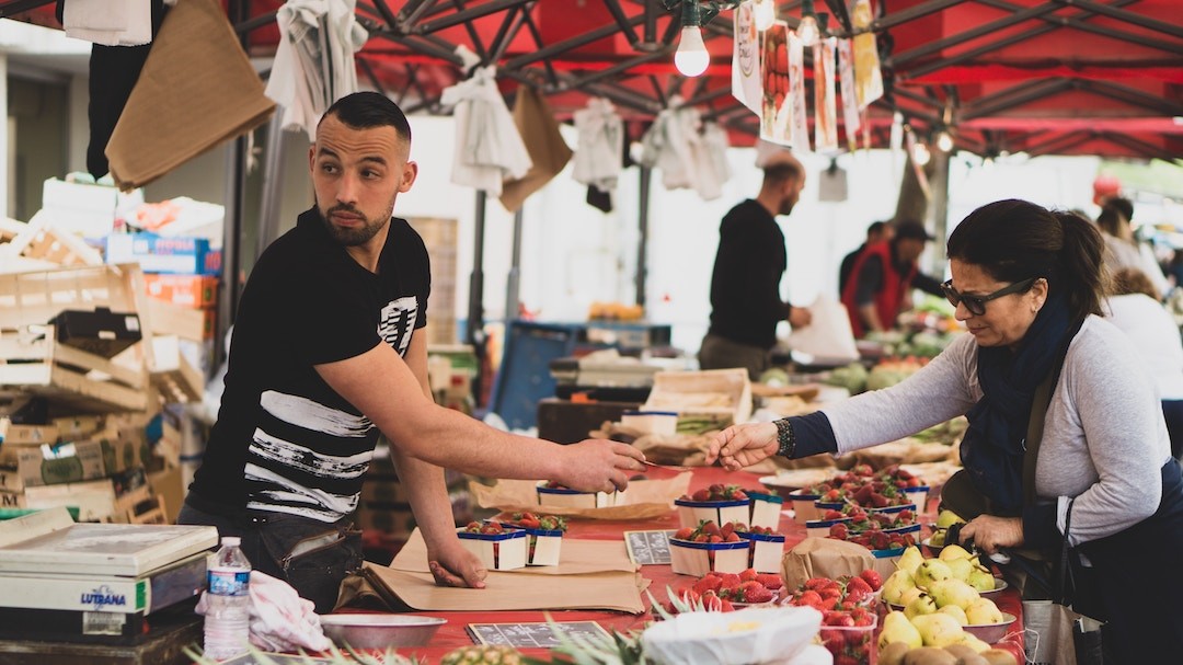 mercado de frutas e legumes pela rua
