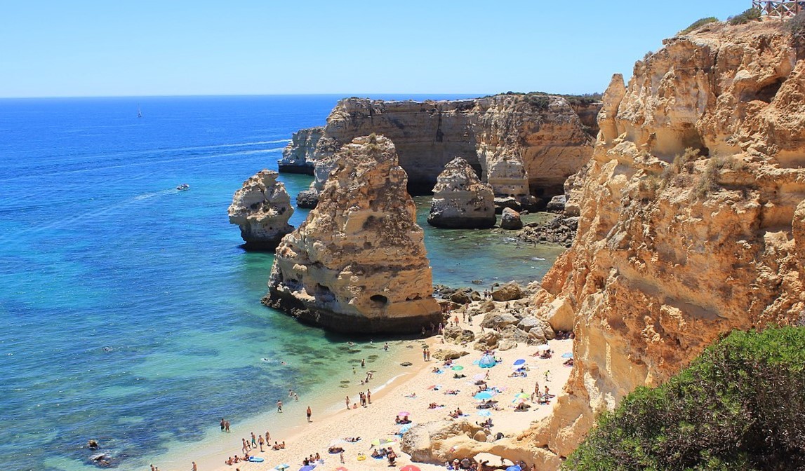Praia da Marinha, Lagoa