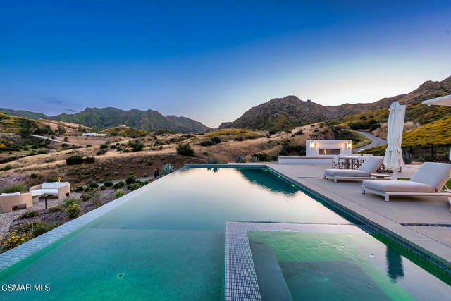 Casa de Kaley Couco em Agoura Hills Los Angeles