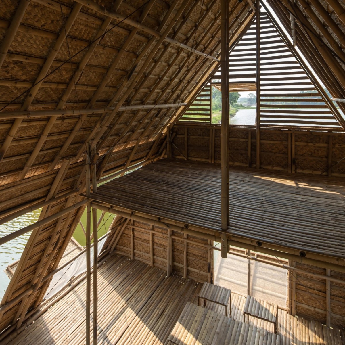 Casas flutuantes e de bambu 