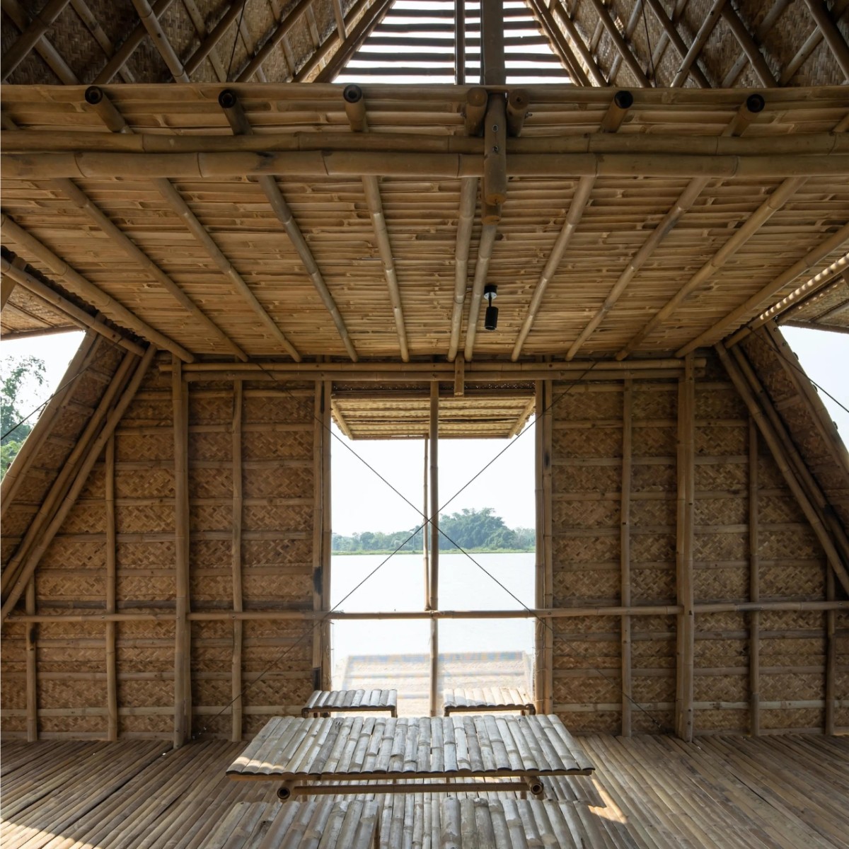 Casas flutuantes e de bambu 