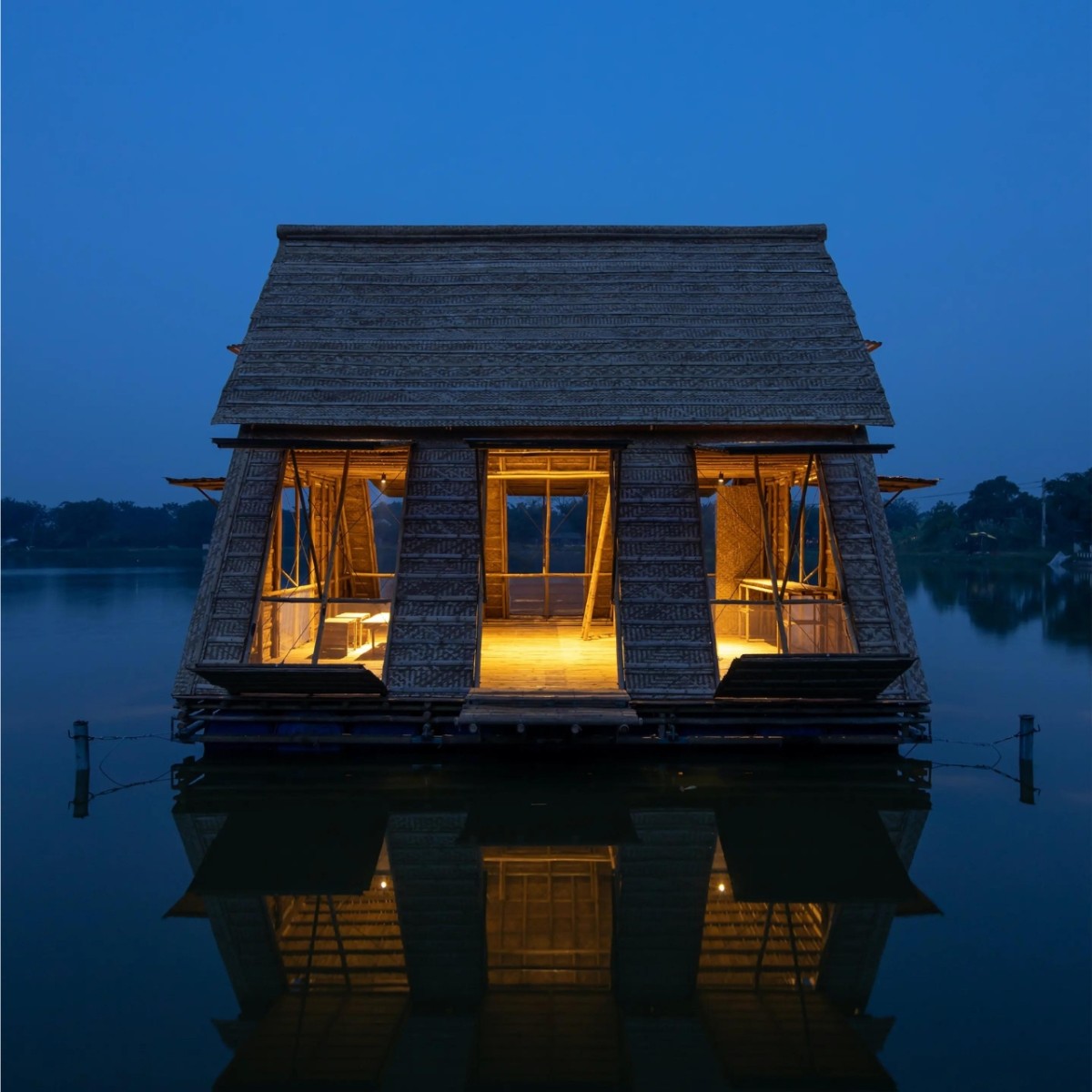 Casas flutuantes e de bambu 