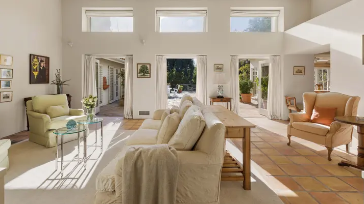 Casa da atriz Angela Lansbury em Los Angeles vendida por 5 milhões