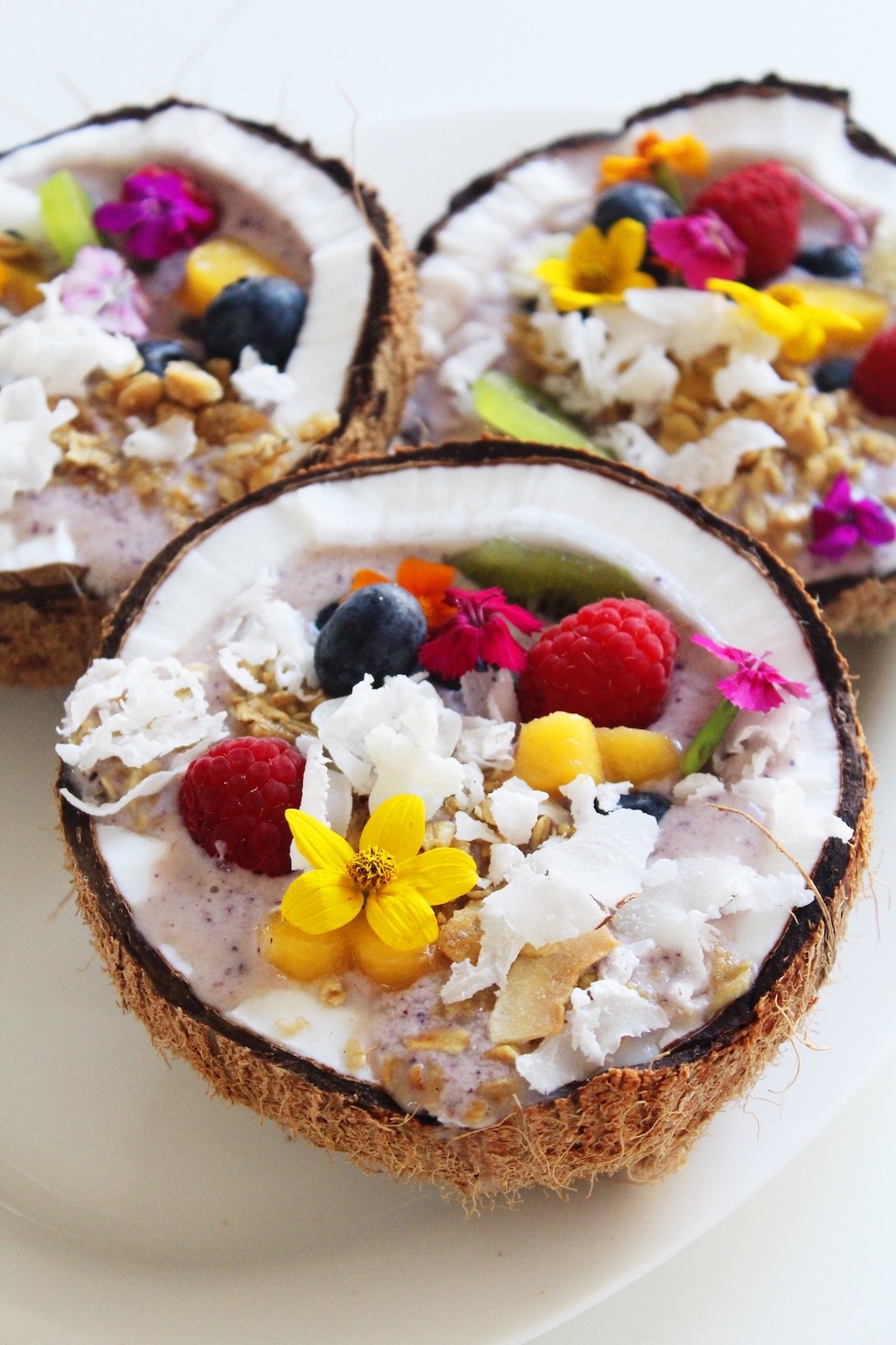 granola com flores comestíveis