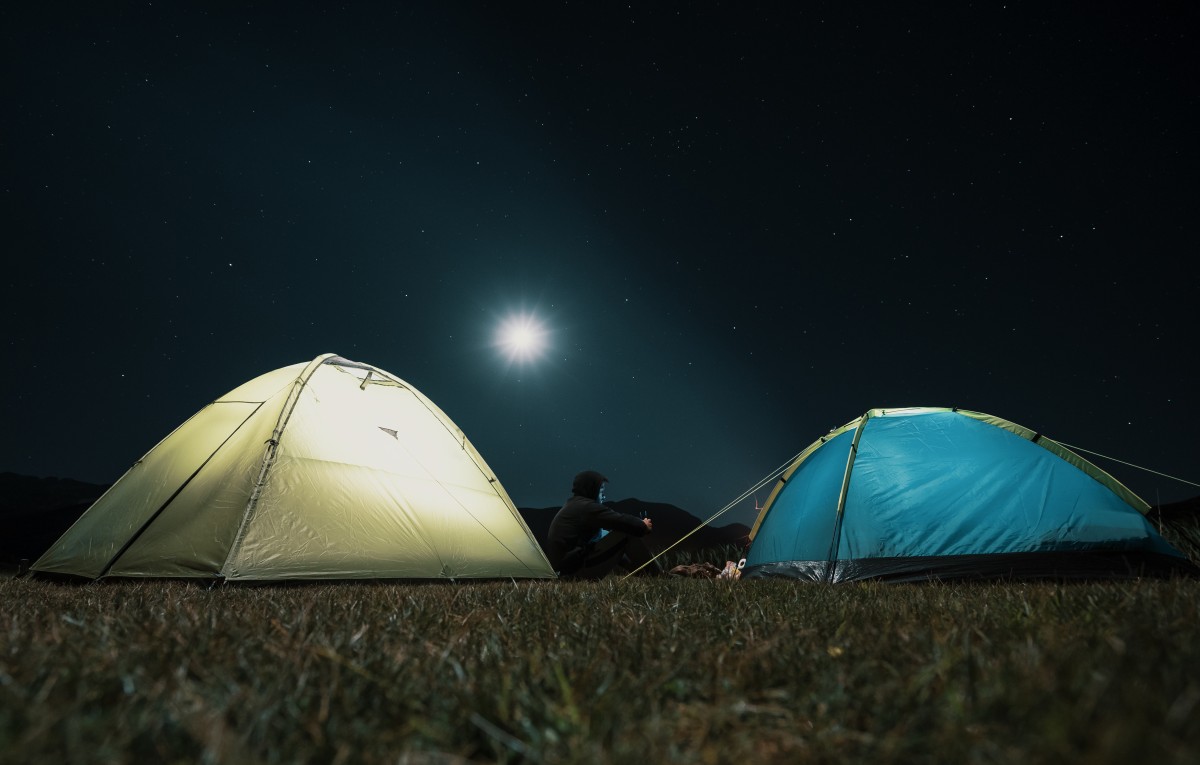 Acampar à noite