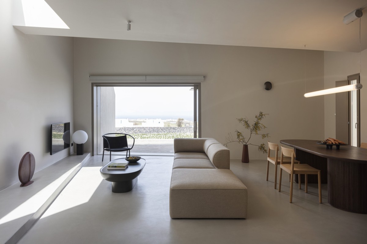 Esta casa de férias é feita cimento e tem vista para o Mediterrâneo