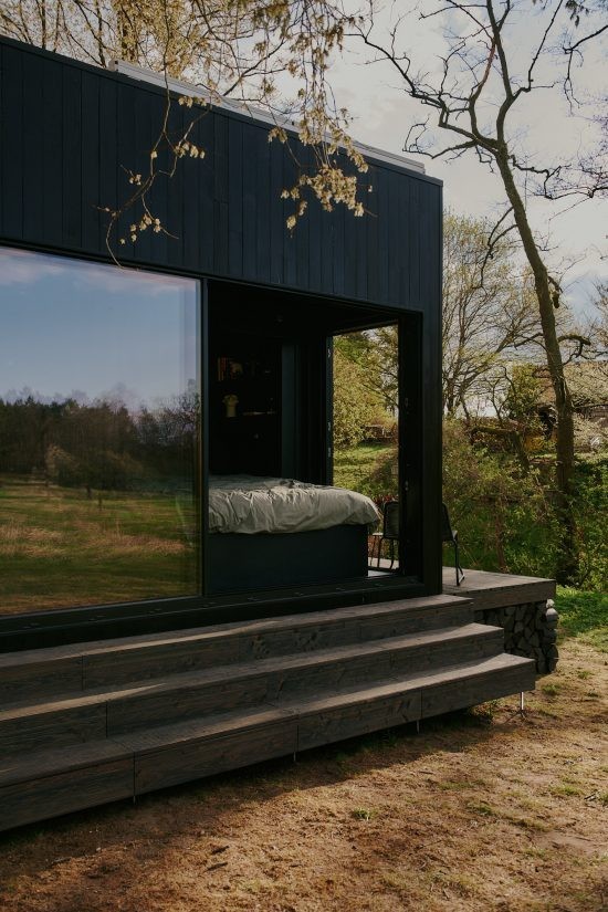 Esta casa pré-fabricada é perfeita para umas férias com a natureza
