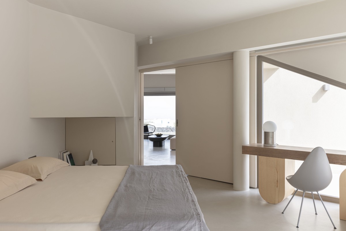Esta casa de férias é feita cimento e tem vista para o Mediterrâneo