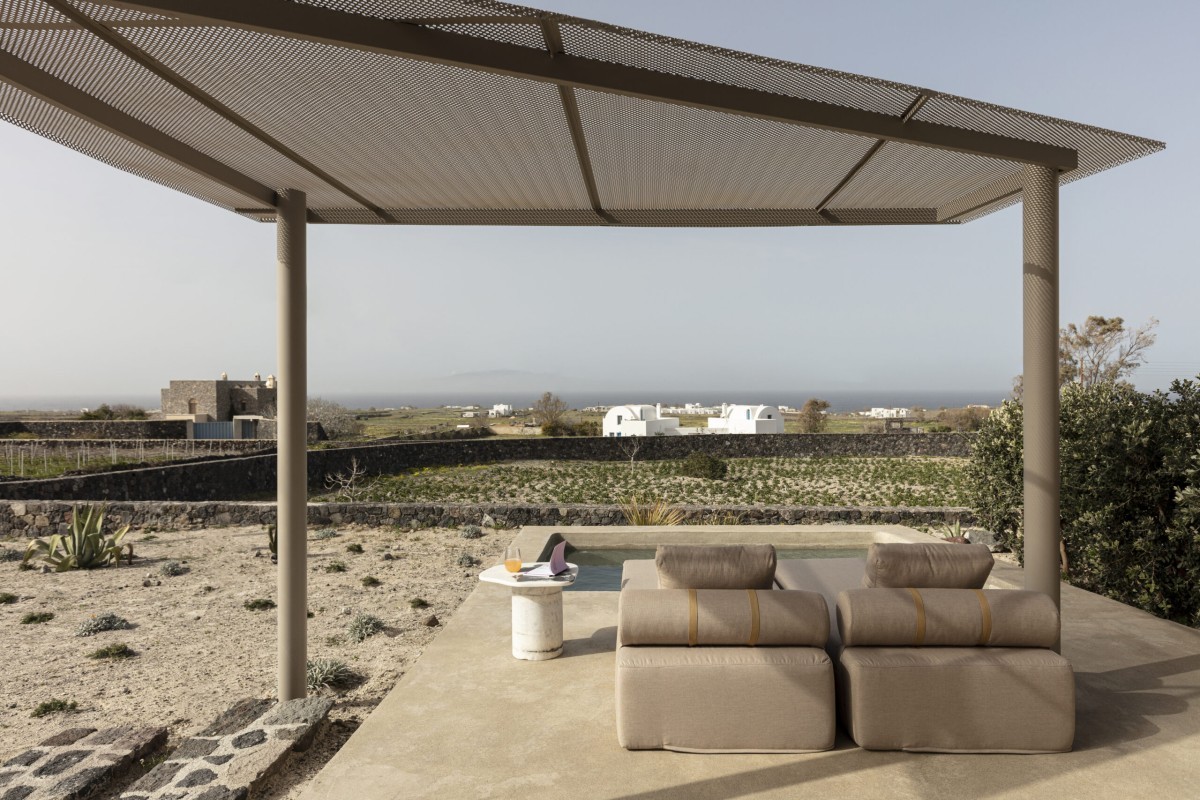 Esta casa de férias é feita cimento e tem vista para o Mediterrâneo