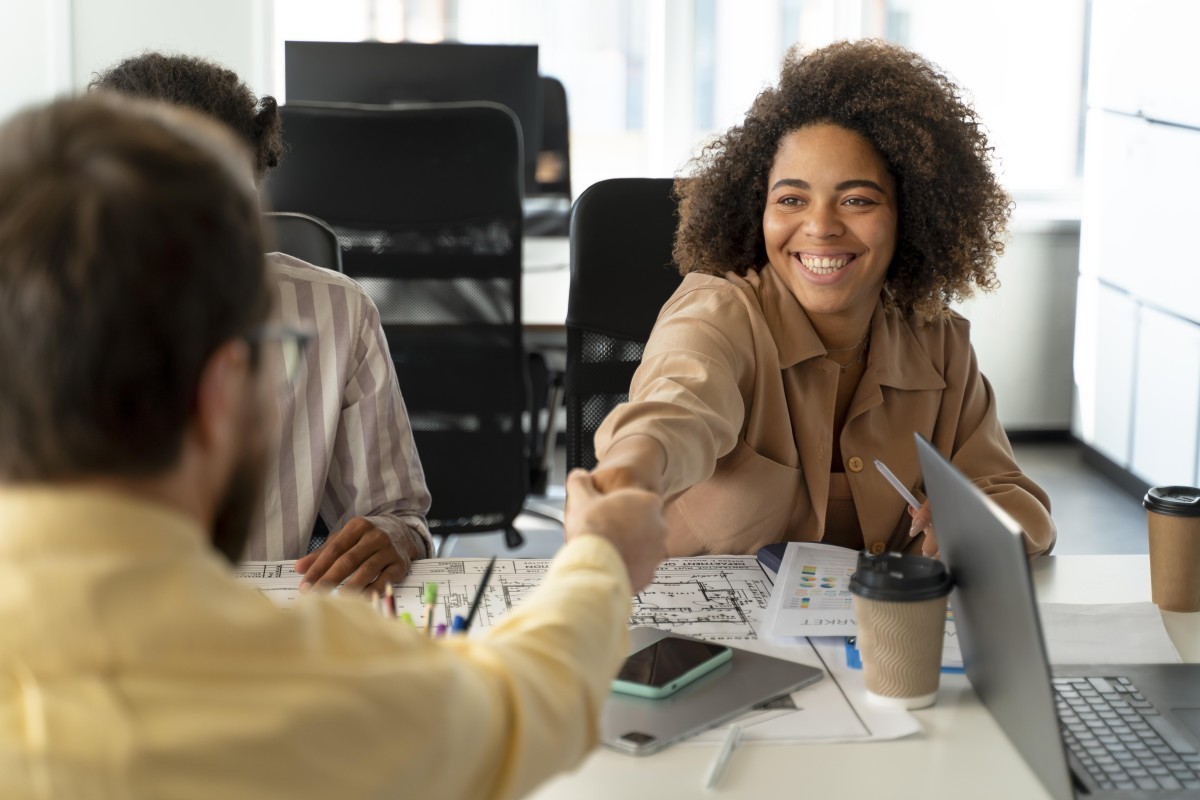 Apoios à contratação jovem: quais existem e como funcionam?