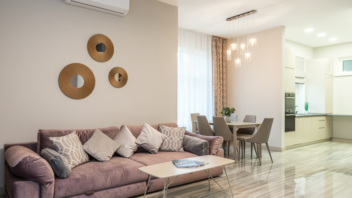 sala de estar, cozinha e sala de jantar em open space