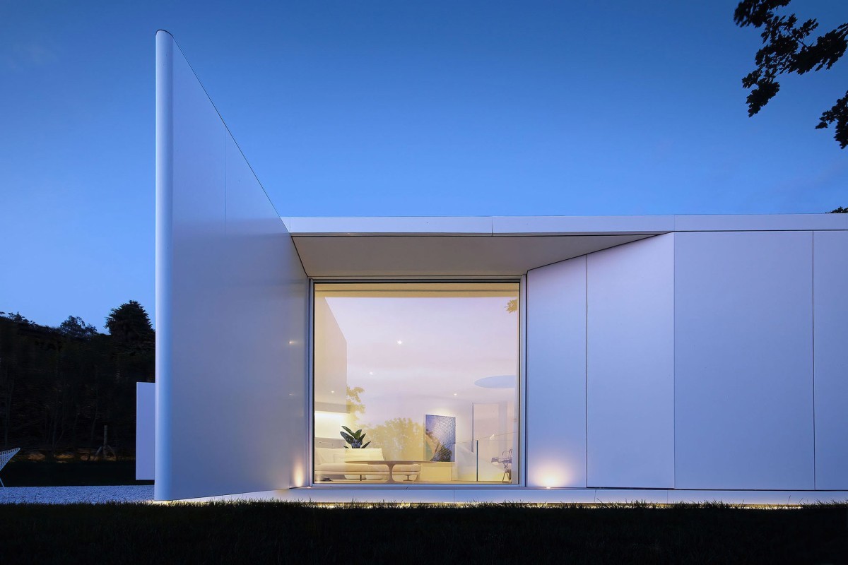 Esta casa em forma de pentágono tem vistas de sonho