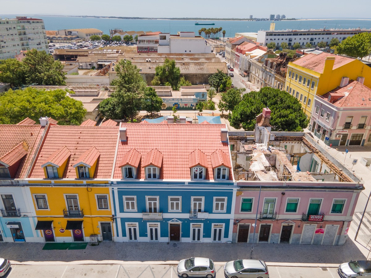 Edifício Luísa Todi 261