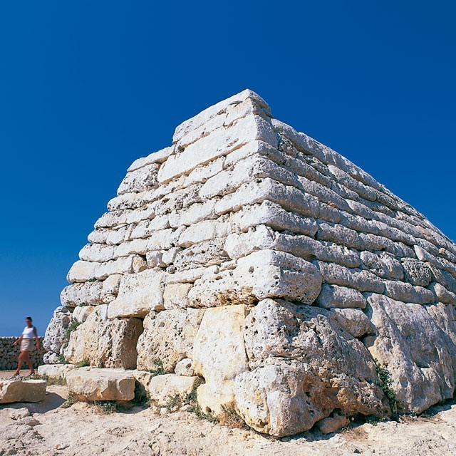 Naveta des Tudons