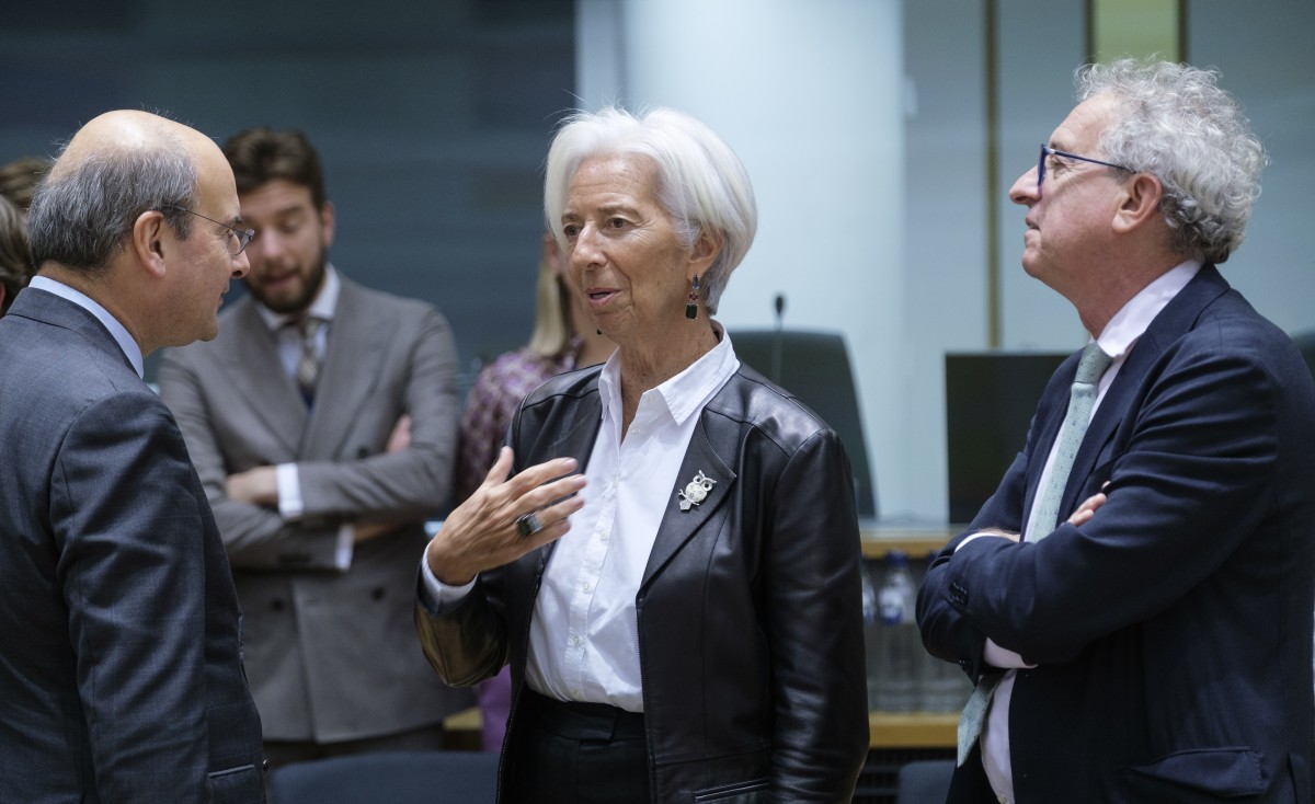 Kostis Hatzidakis, ministro das Finanças grego; Christine Lagarde, presidente do BCE; Pierre Gramegna, diretor geral do Mecanismo Europeu de Estabilidade Riscos financeiros do conflito no Médio Oriente