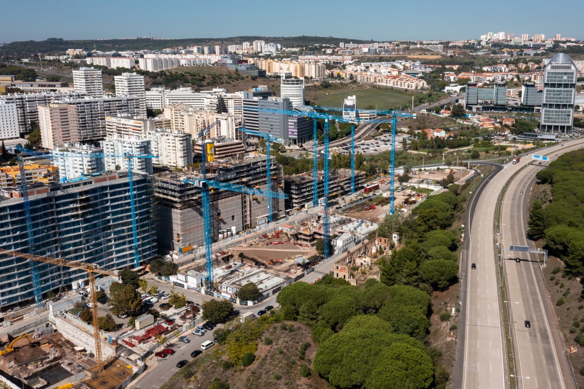 Construção de casas novas em prédios