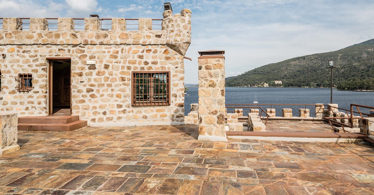 ilha com castelo à venda