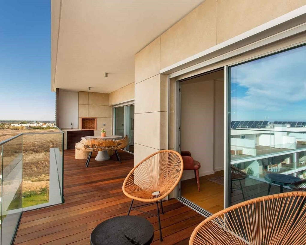 Neue Häuser mit Balkon