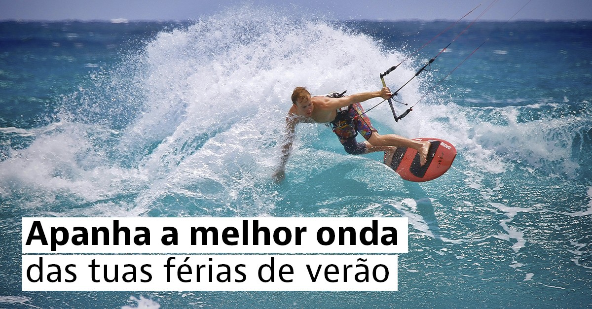 Desportos aquáticos na praia