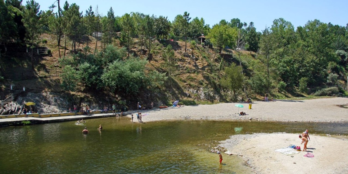 Praia fluvial de Côja