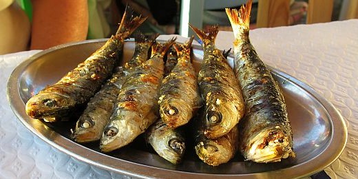 Traditionelles portugiesisches Essen zum Probieren an der Algarve