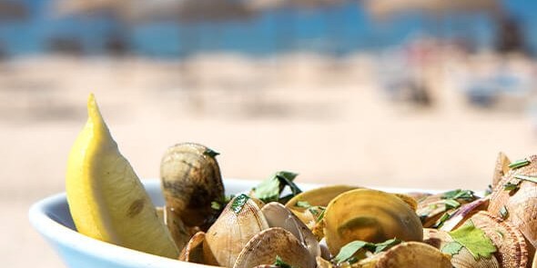 Traditionelles portugiesisches Essen zum Probieren an der Algarve