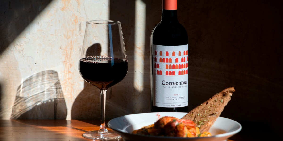 Traditionelles portugiesisches Essen zum Probieren an der Algarve