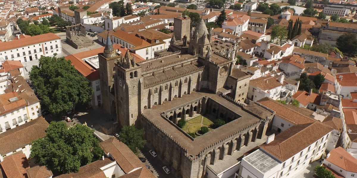 Évora