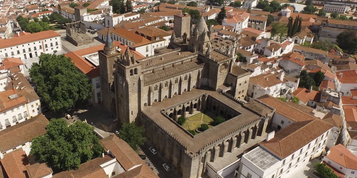Évora