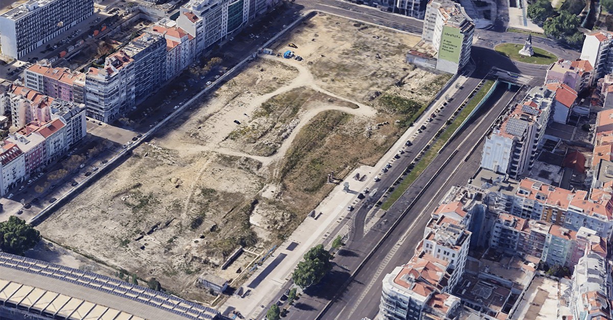 Terreno da antiga Feira Popular de Lisboa, em Entrecampos, onde sede está a ser construída Sede da Fidelidade à venda