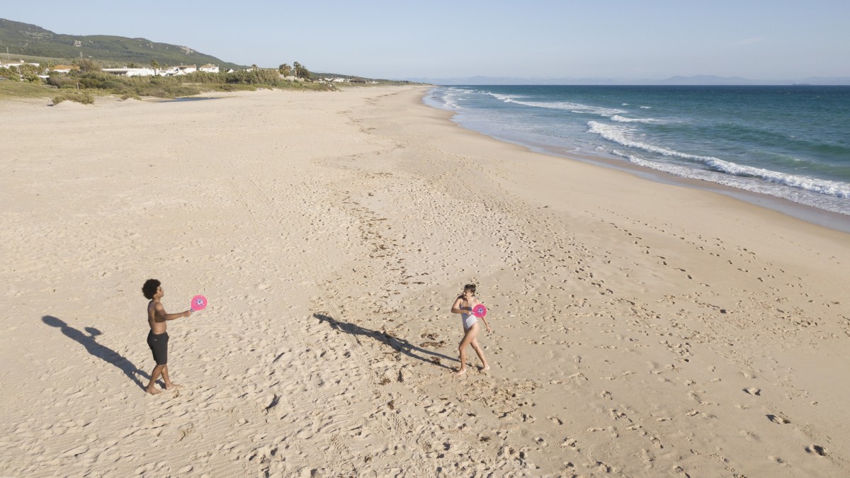 Jogar raquetes na praia